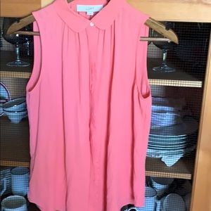 Adorable  scalloped button closure, super cute.